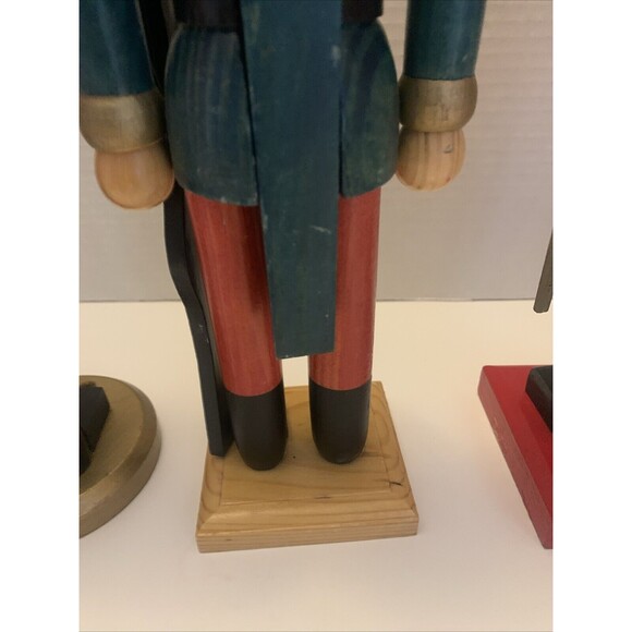 Christmas Ornament Nutcracker Set Of 3 damage parts only - Picture 14 of 16